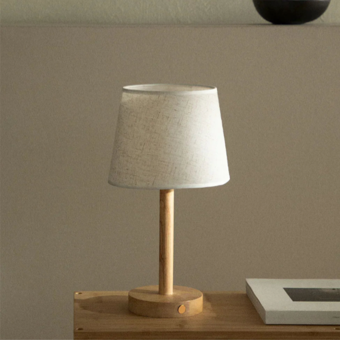Fernlight | Minimalistische Tischlampe aus Holz