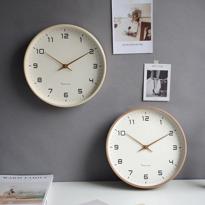 Wanduhr aus Holz - Skandinavische Schlichtheit