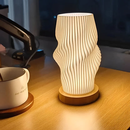 DreamWave - Moderne cremefarbene 3D-Wellenlampe mit elegantem Holzsockel