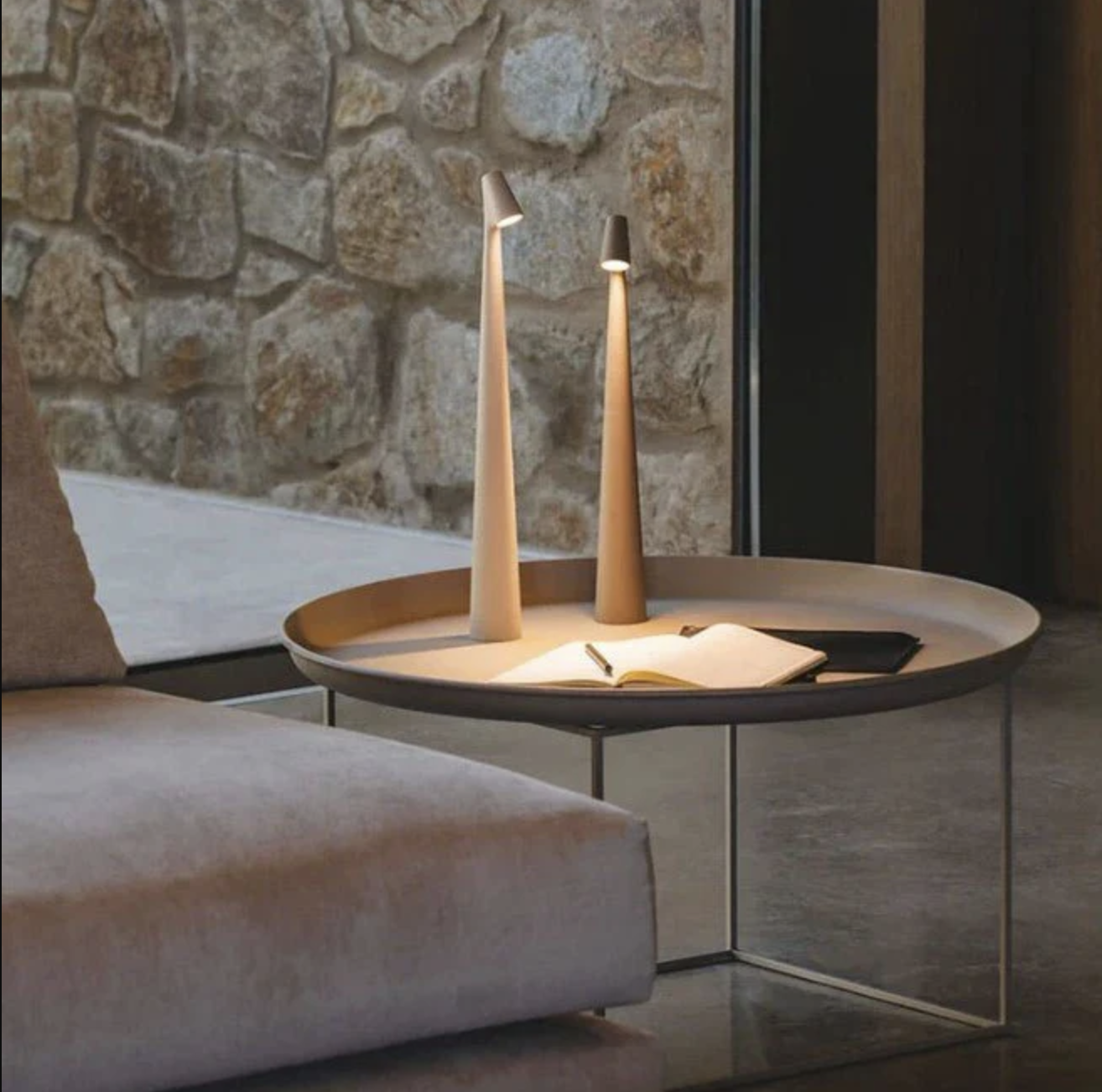 Kabellose USB Akku Nachttischlampe 'NordicEleganz' - USB Akku Tischlampe ohne Kabel