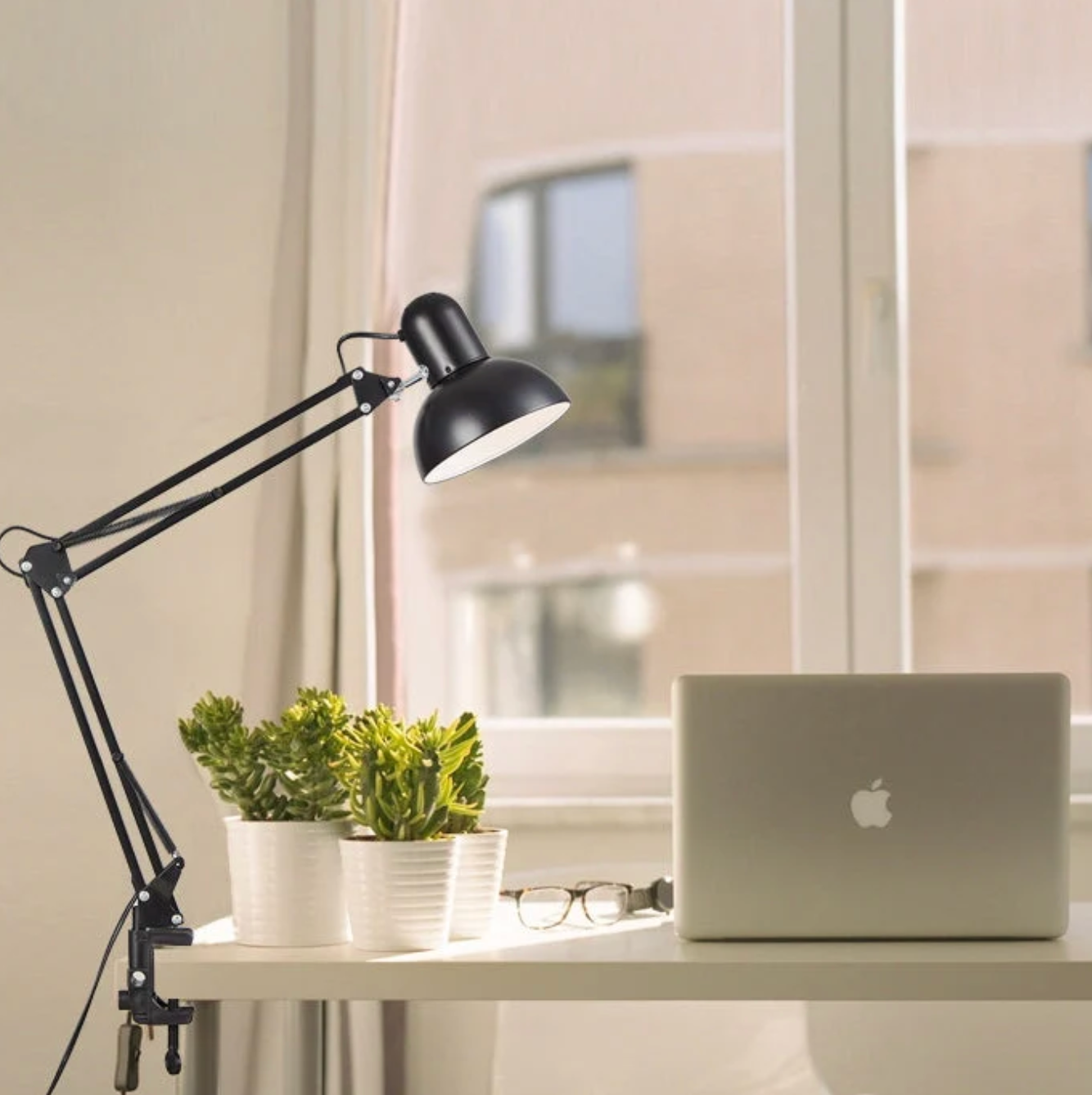 Moderne Tischlampe mit Klemme für Schreibtisch & Schlafzimmer
